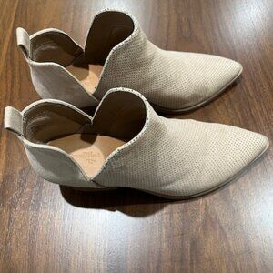 Universal Thread Tan Boots 8.5 Women